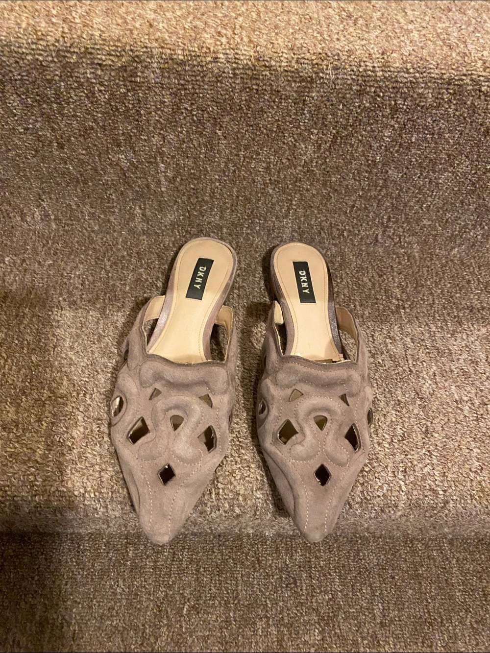 🧁GUC DKNY Taupe Suede Cutout Pointed-Toe Slip-On Mules